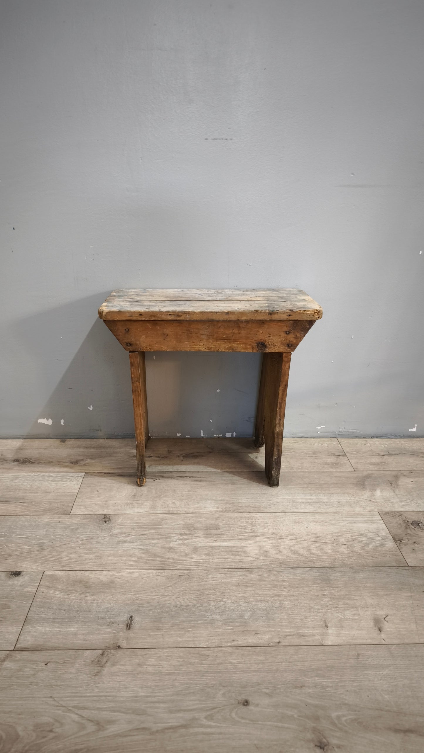 232 Panchetto rustico in legno