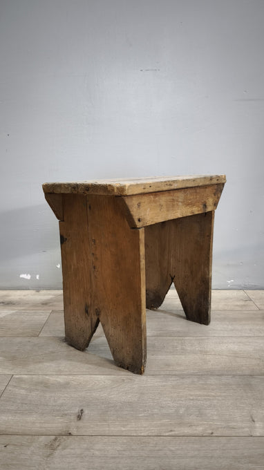 232 Panchetto rustico in legno