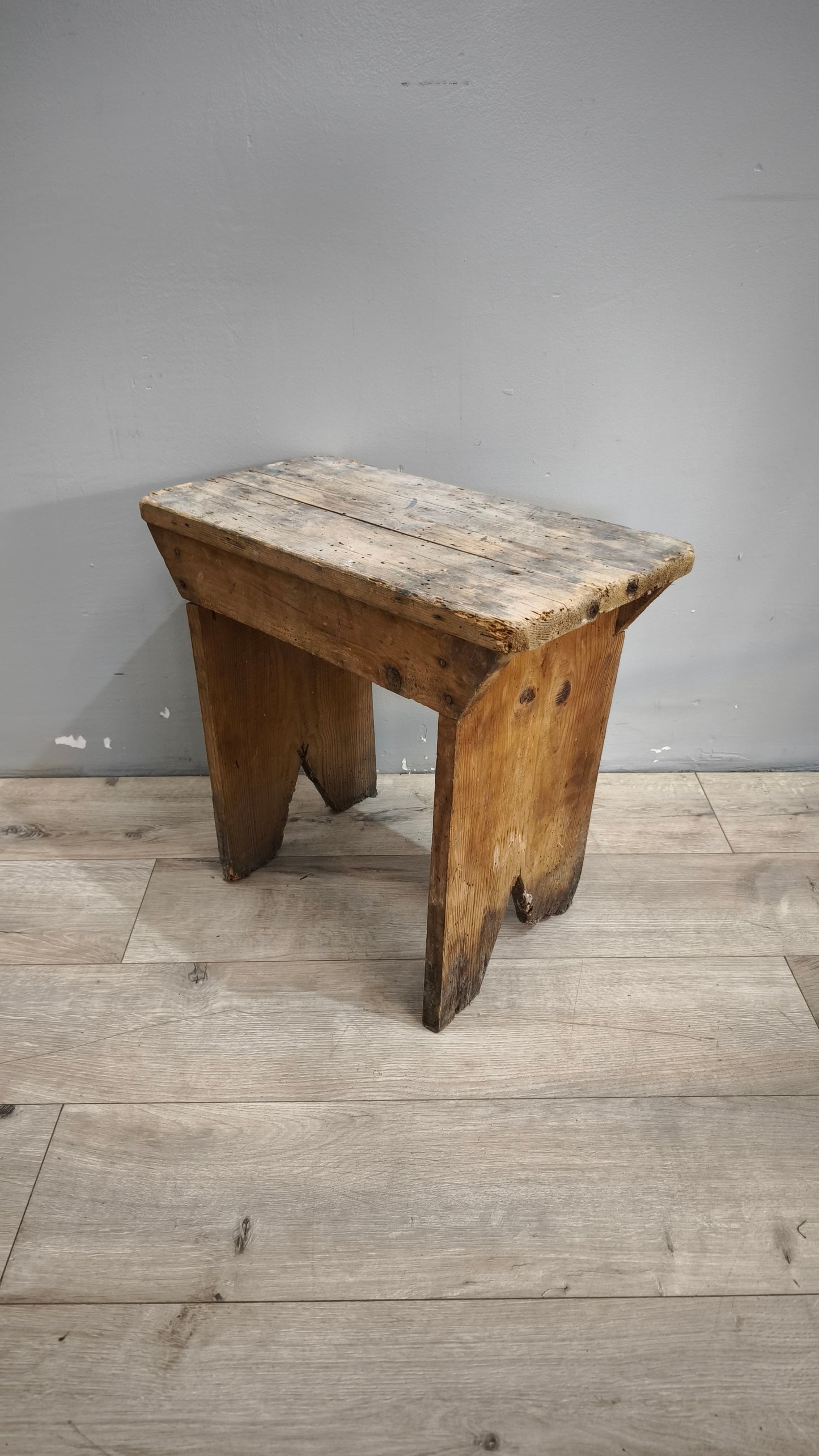 232 Panchetto rustico in legno