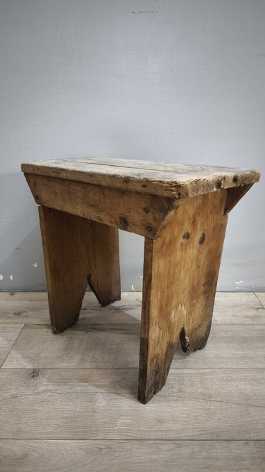 232 Panchetto rustico in legno