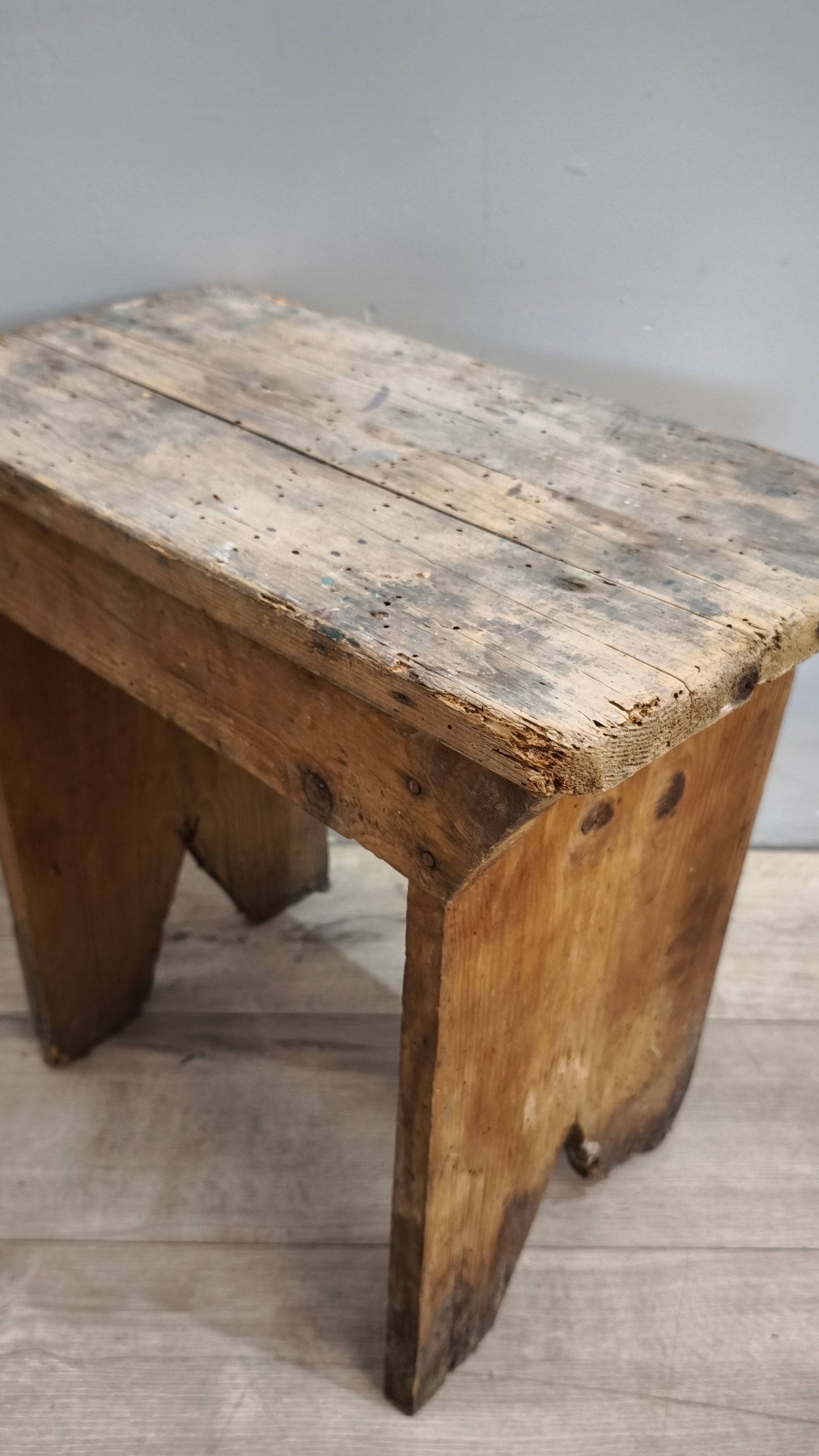 232 Panchetto rustico in legno
