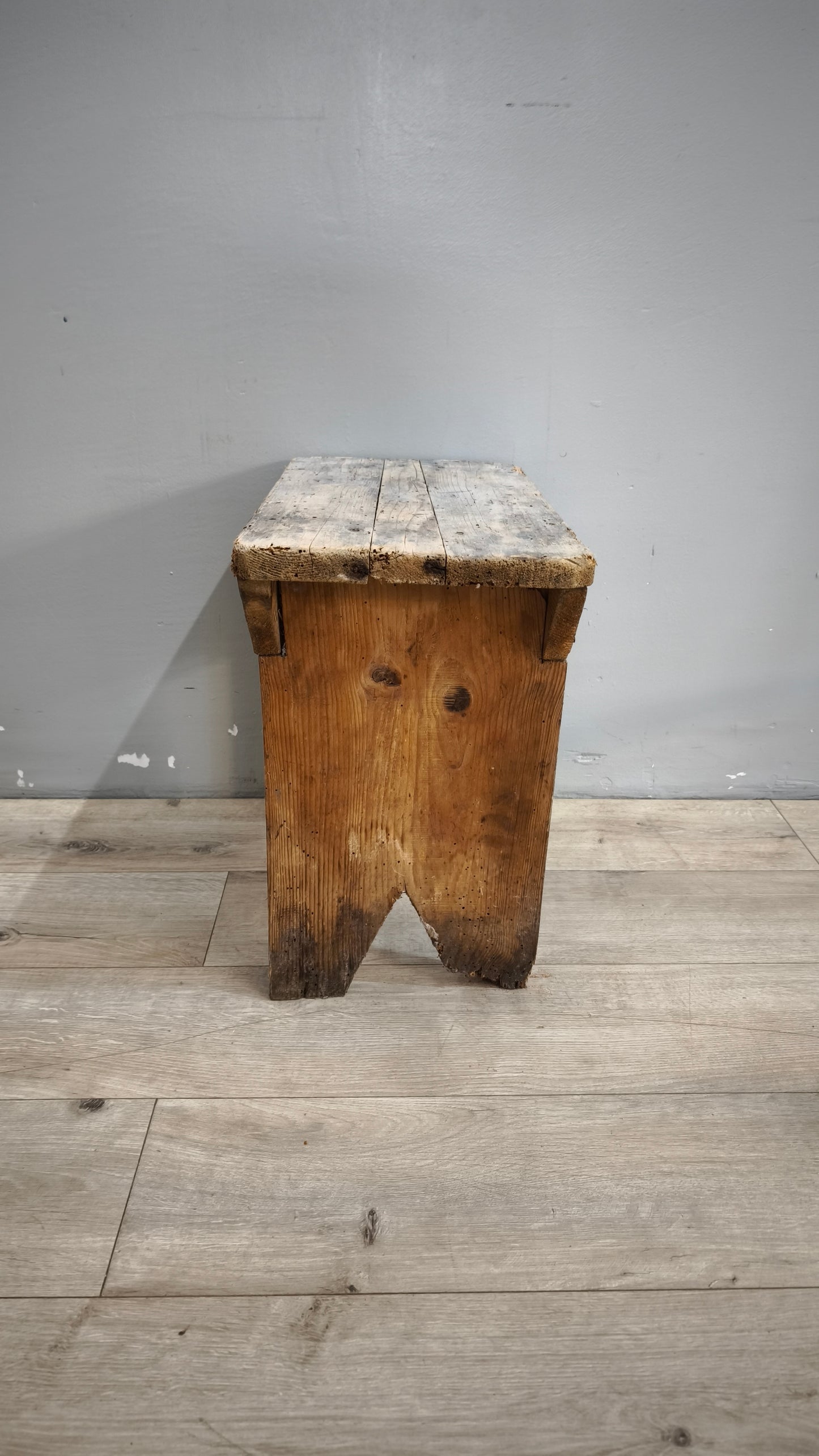 232 Panchetto rustico in legno