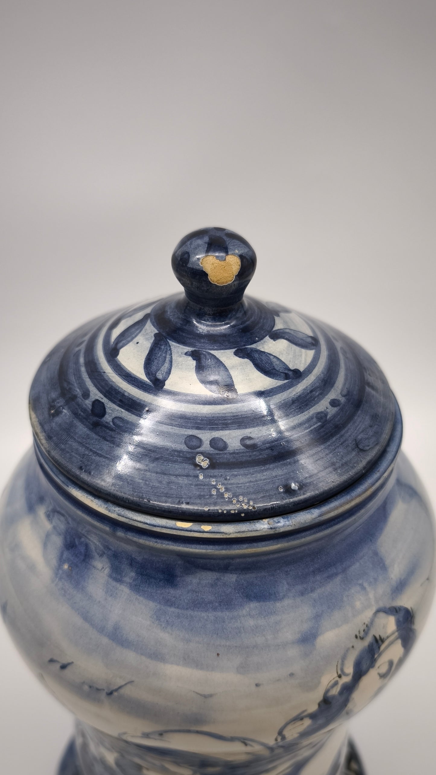 92395 Albarello in ceramica di Albissola