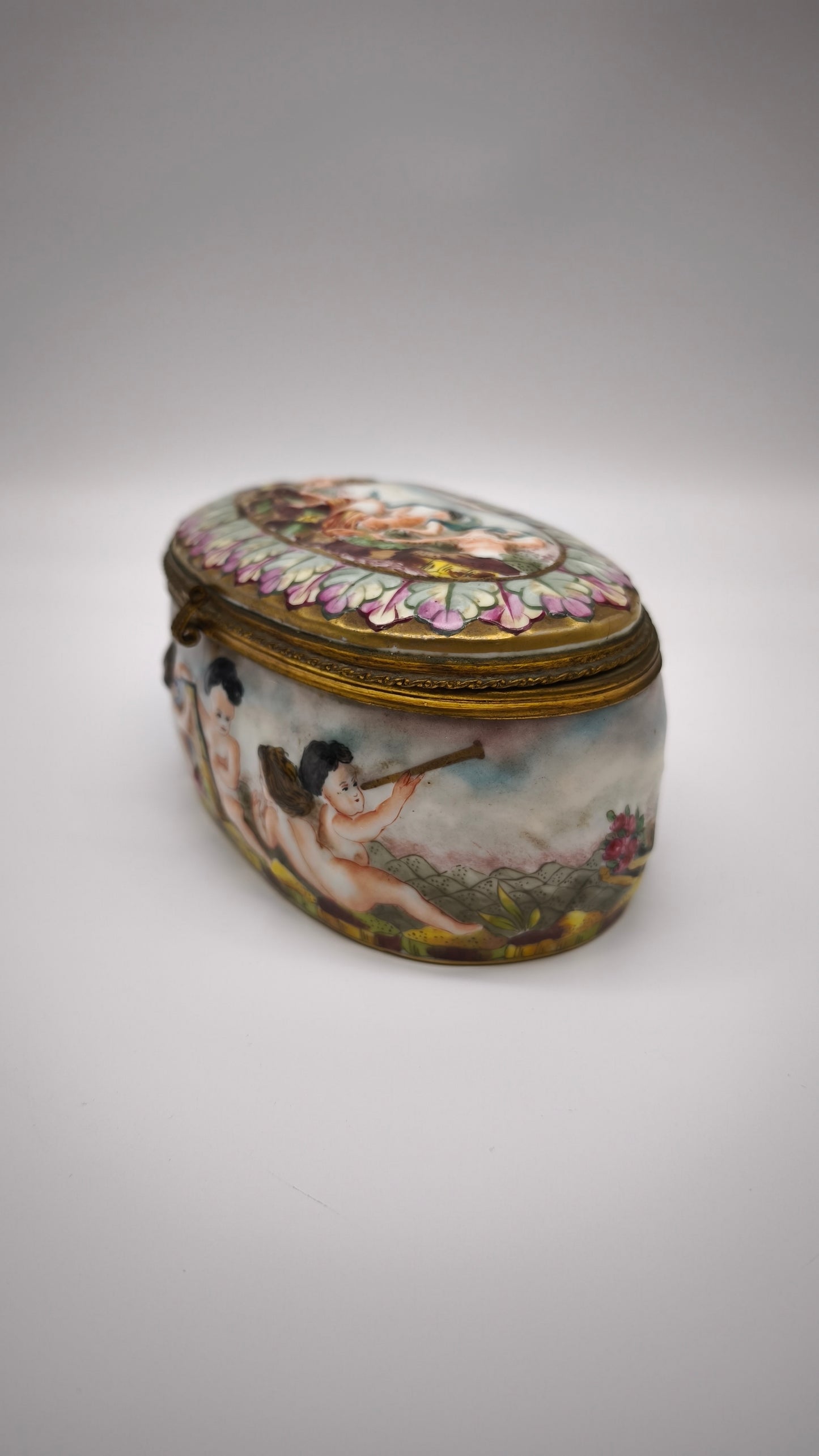 92396 Scatola in ceramica di Capodimonte