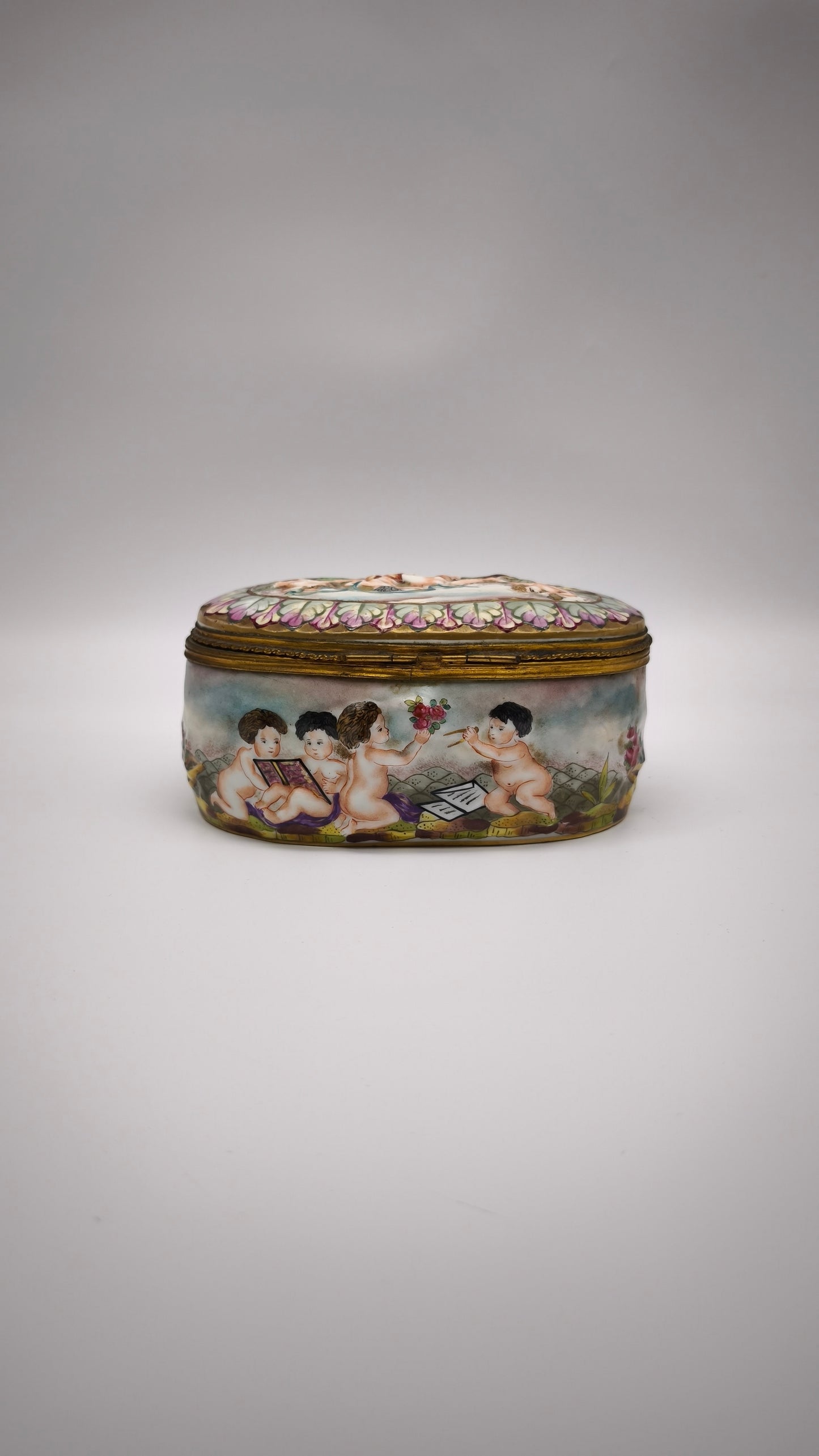 92396 Scatola in ceramica di Capodimonte