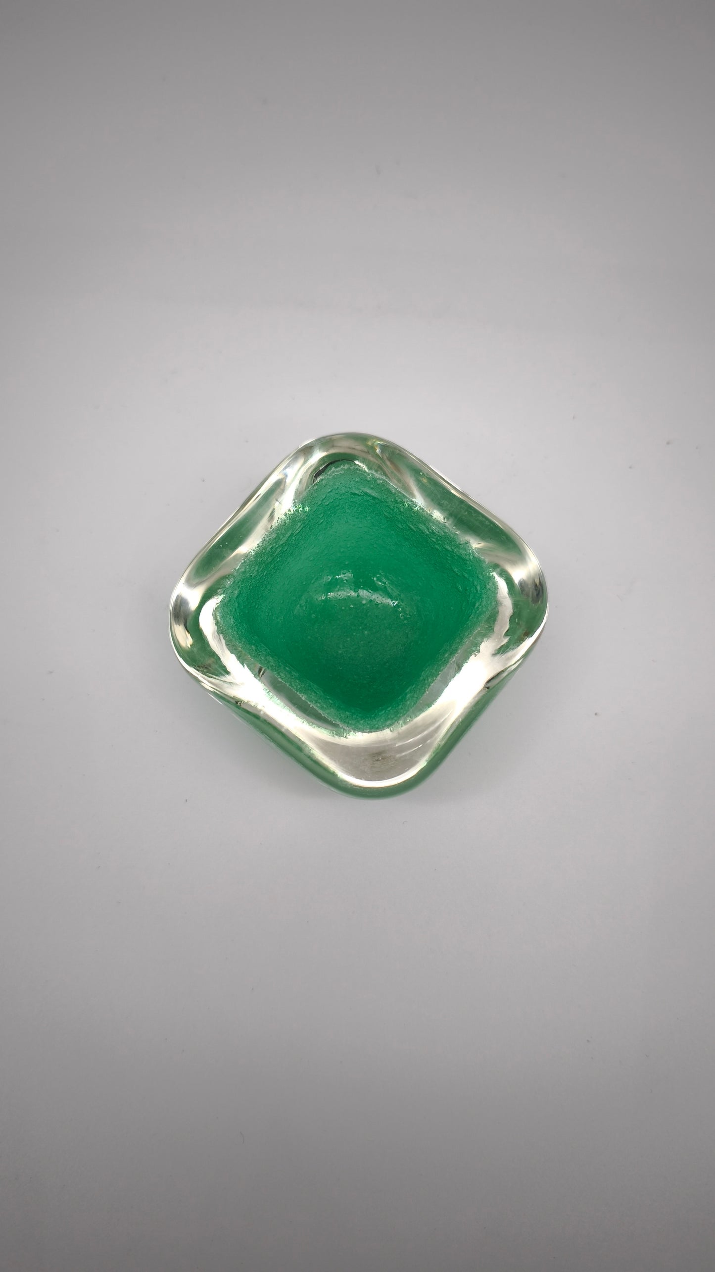 92553 Piccolo vaso in vetro sommerso di Murano firmato Seguso, anni '60