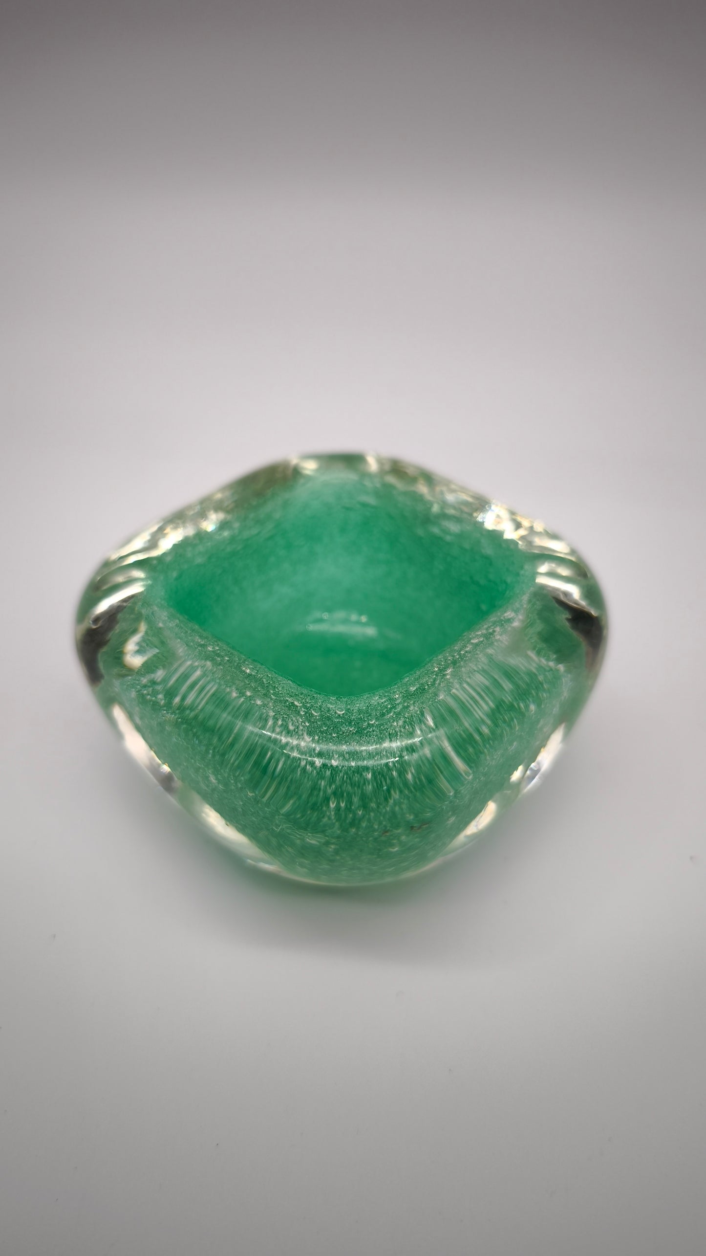 92553 Piccolo vaso in vetro sommerso di Murano firmato Seguso, anni '60