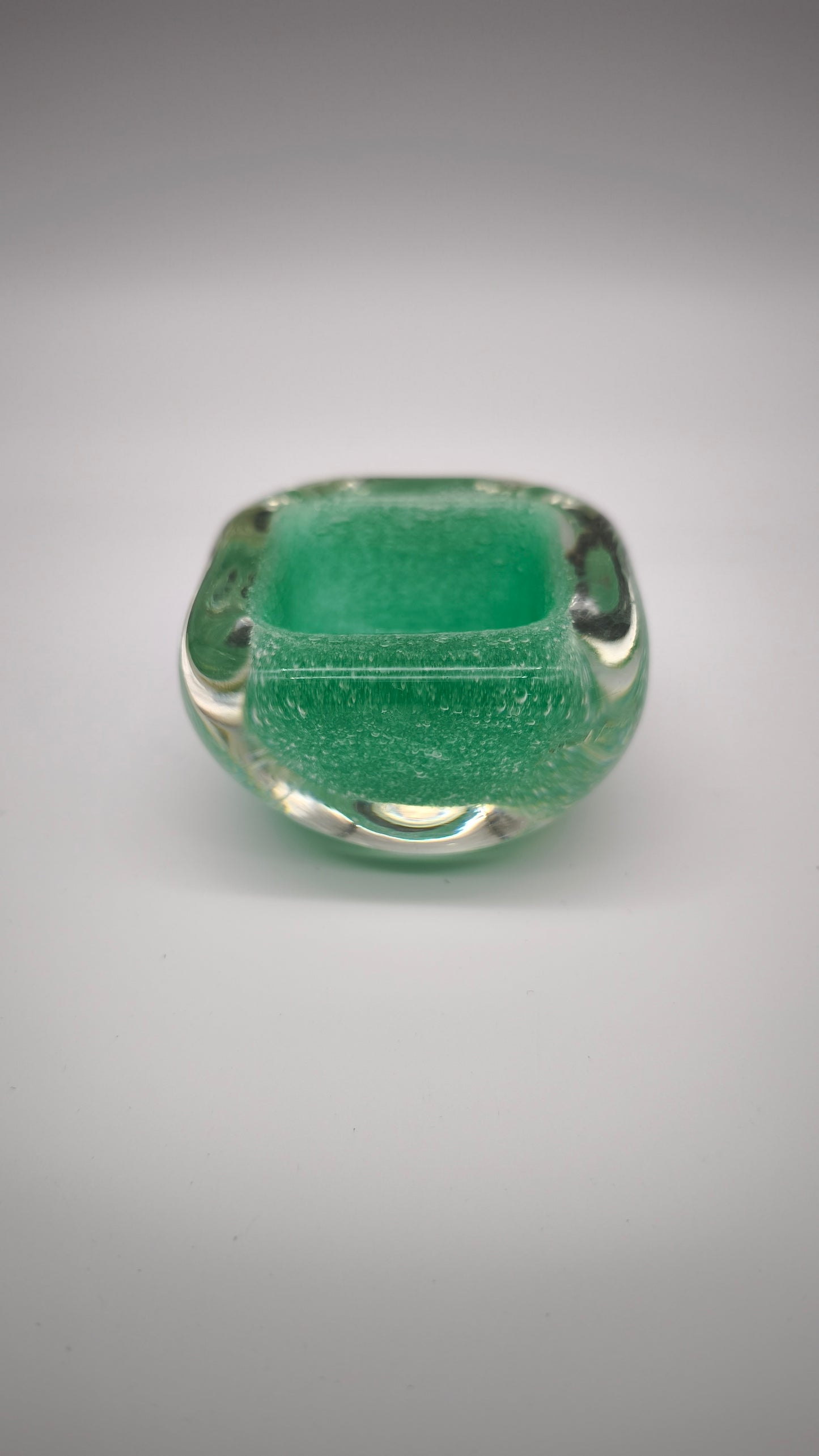92553 Piccolo vaso in vetro sommerso di Murano firmato Seguso, anni '60