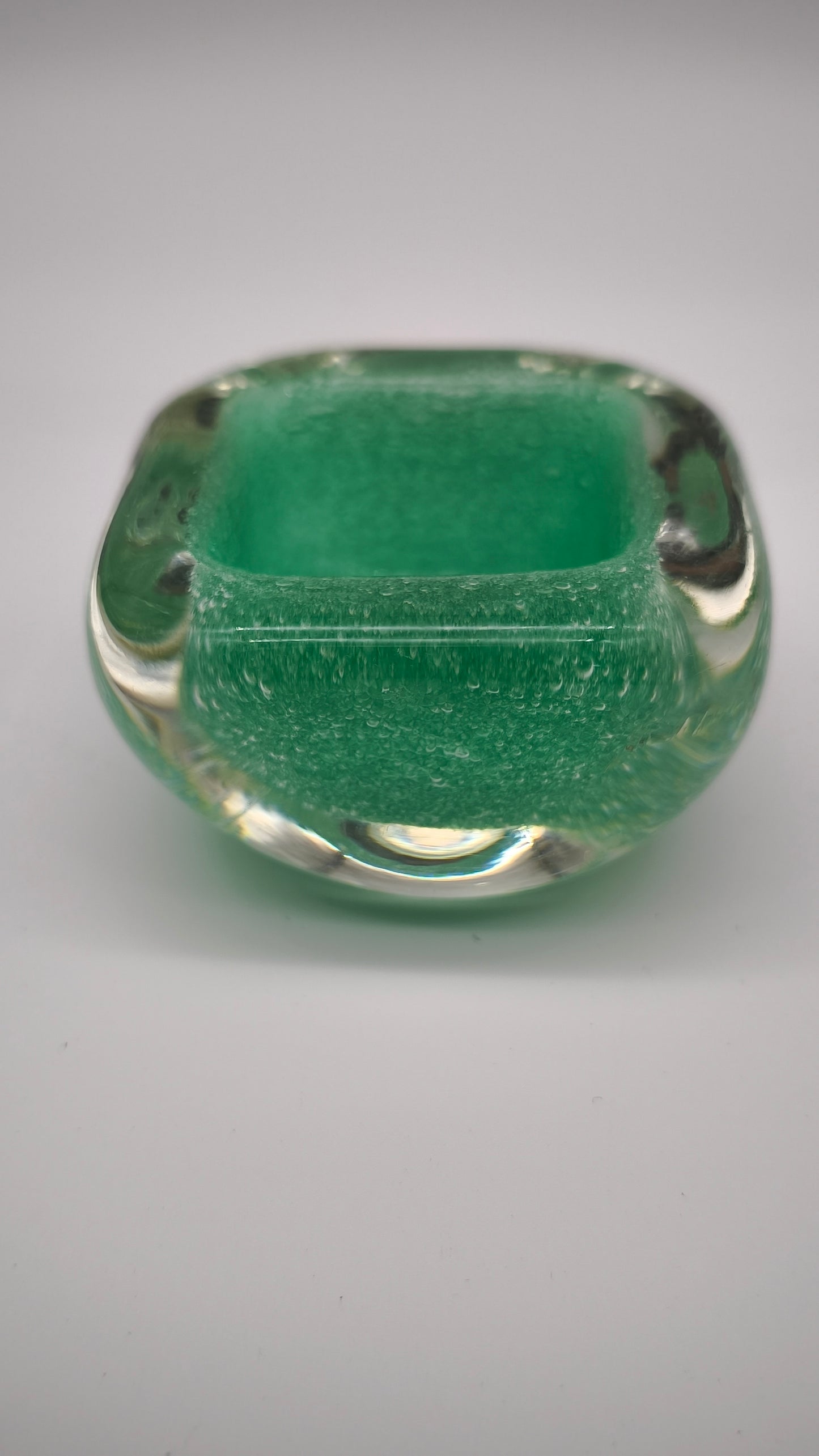 92553 Piccolo vaso in vetro sommerso di Murano firmato Seguso, anni '60