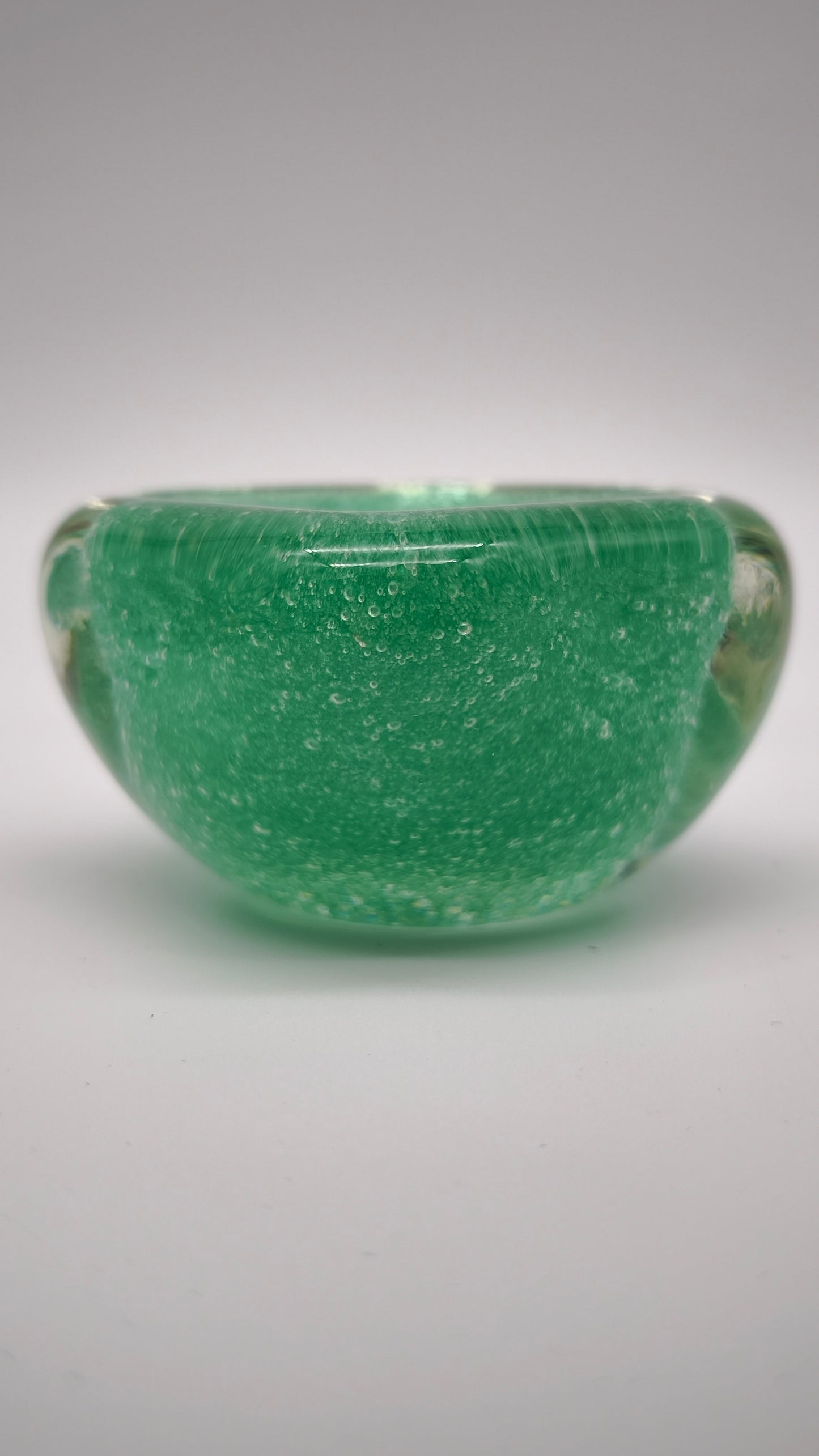 92553 Piccolo vaso in vetro sommerso di Murano firmato Seguso, anni '60