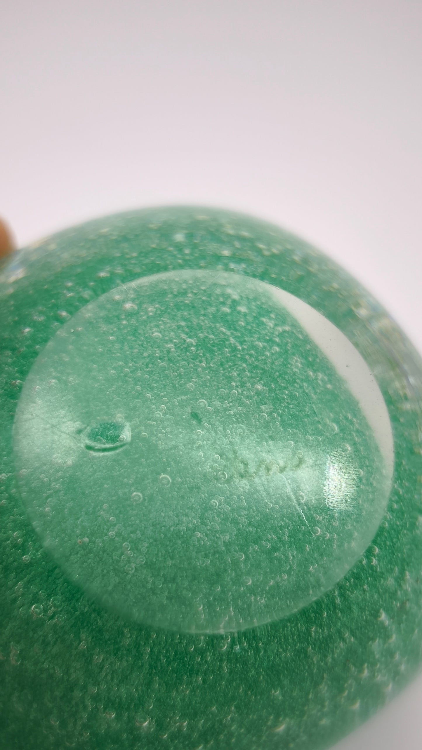 92553 Piccolo vaso in vetro sommerso di Murano firmato Seguso, anni '60