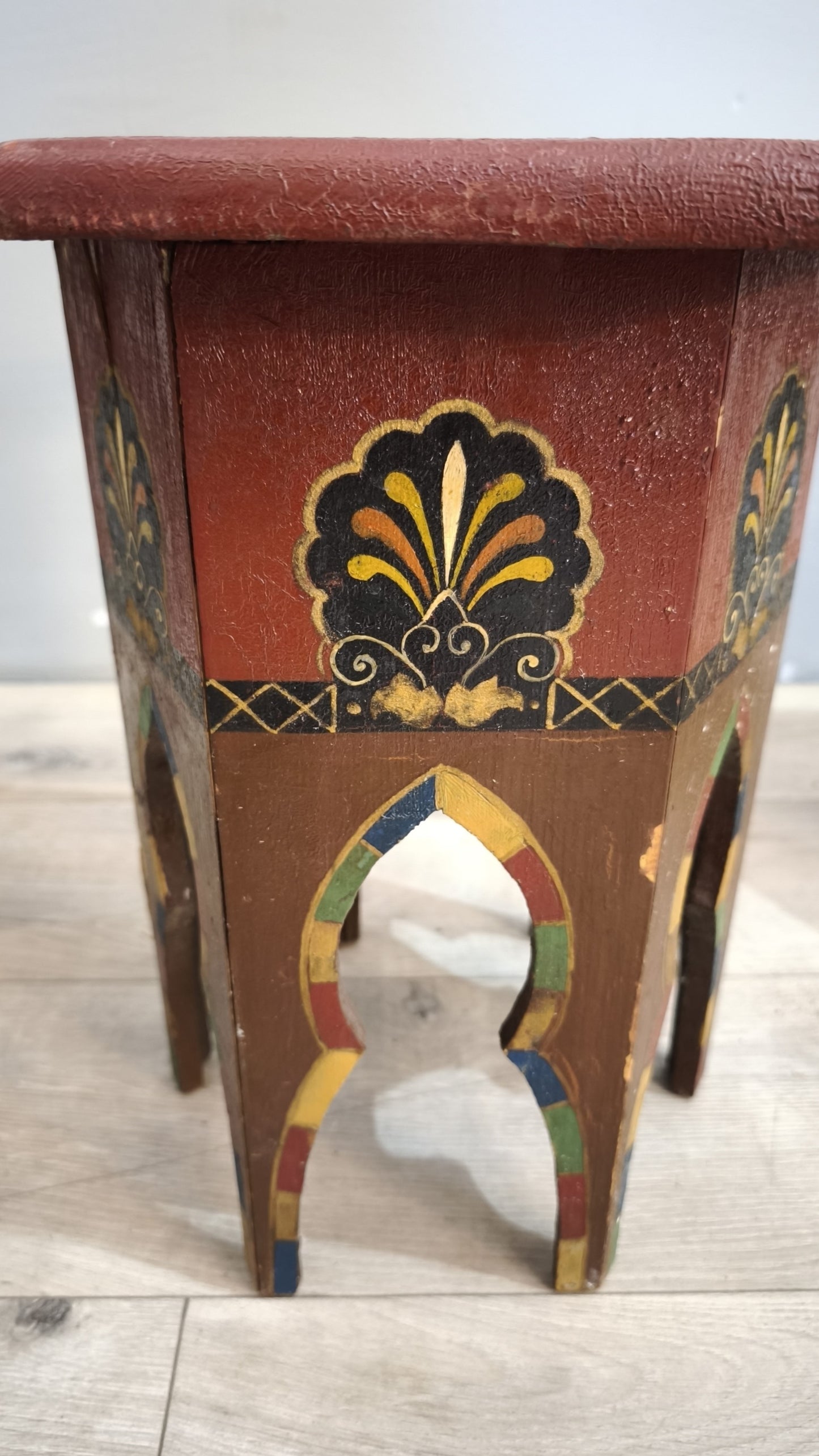 233 Panchetto esagonale marocchino decorato