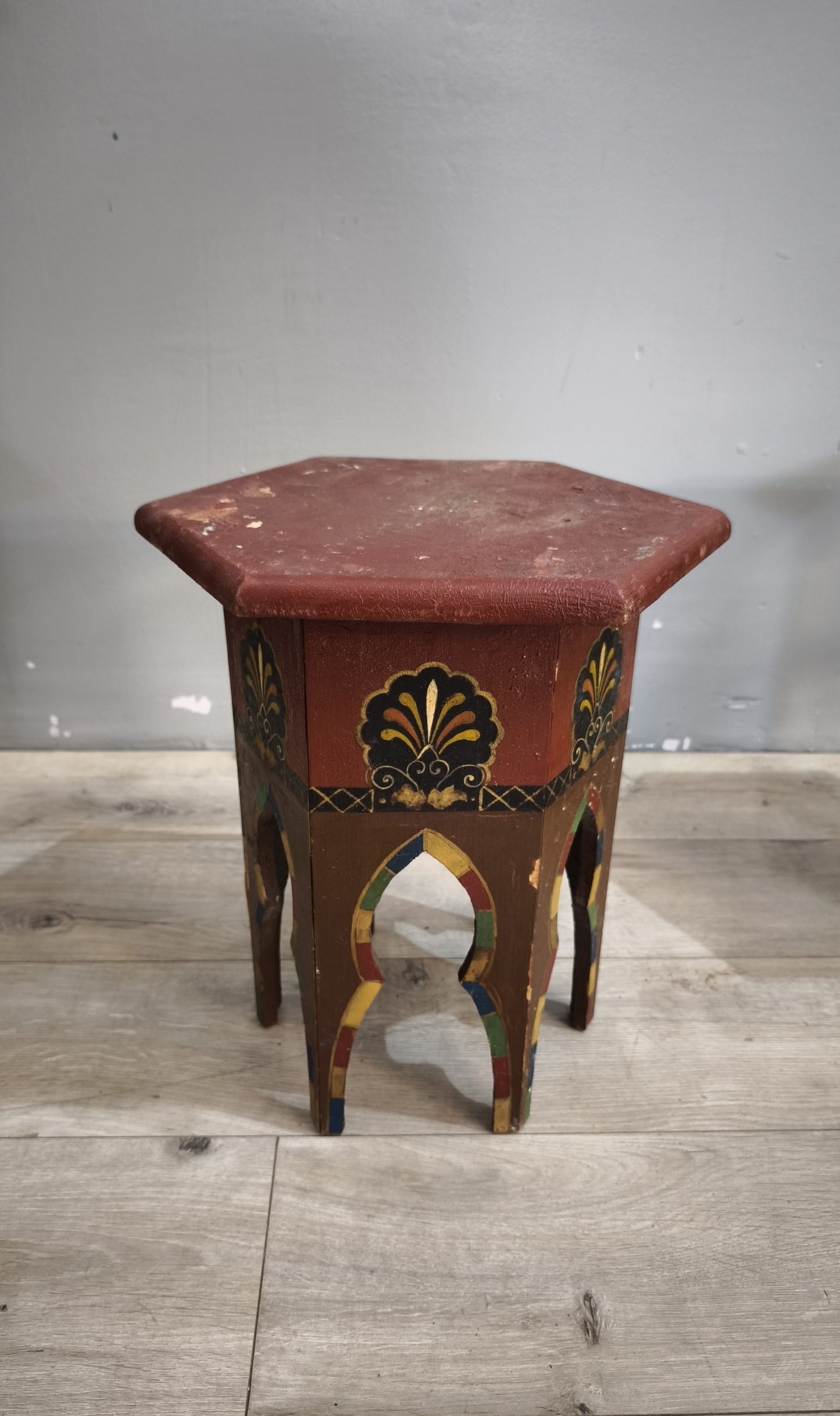 233 Panchetto esagonale marocchino decorato