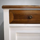239 Coppia di comodini dipinti bianchi con piano in legno