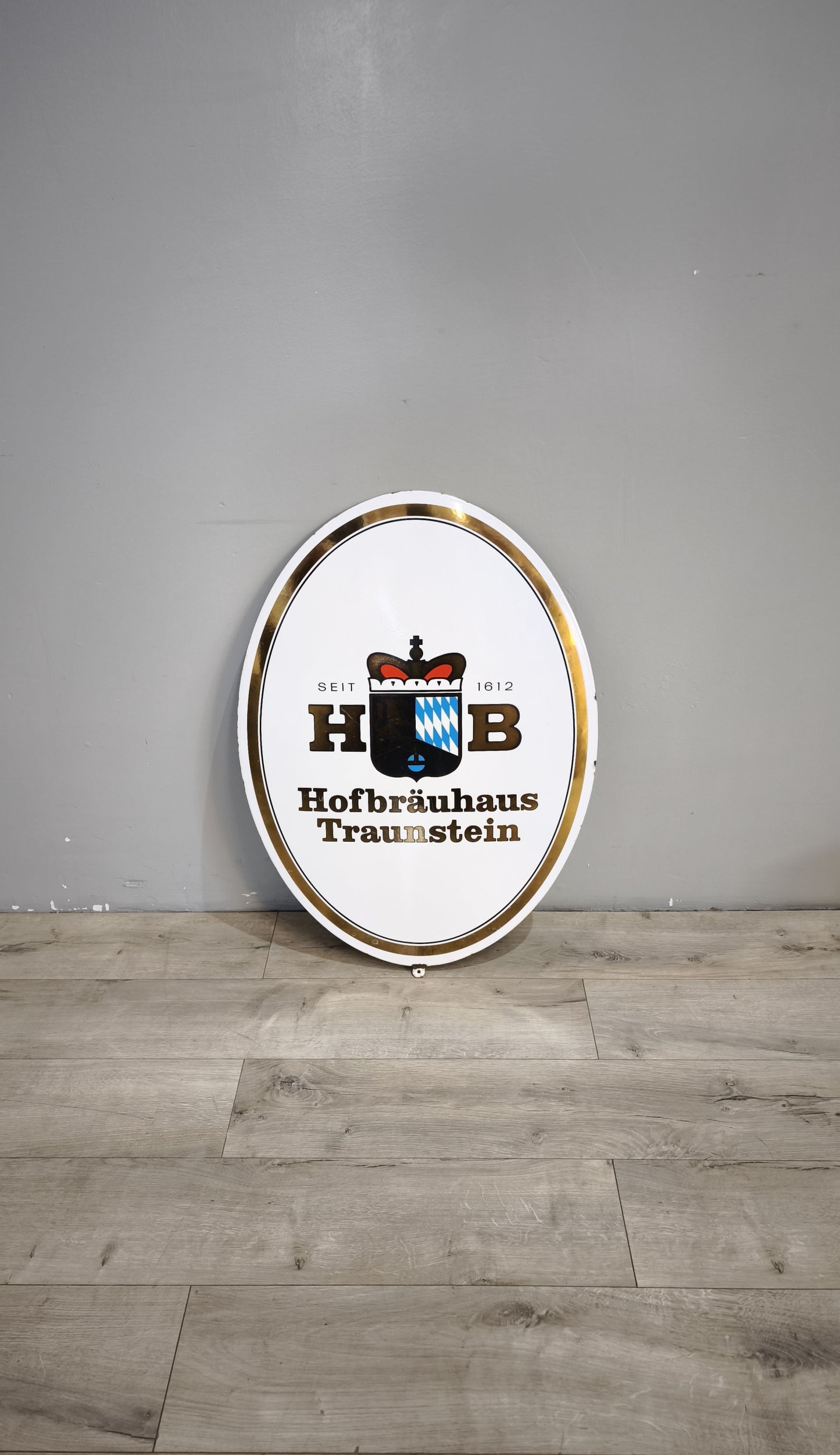 236 Insegna vintage HB Hofbrauhaus Traunstein in metallo smaltato
