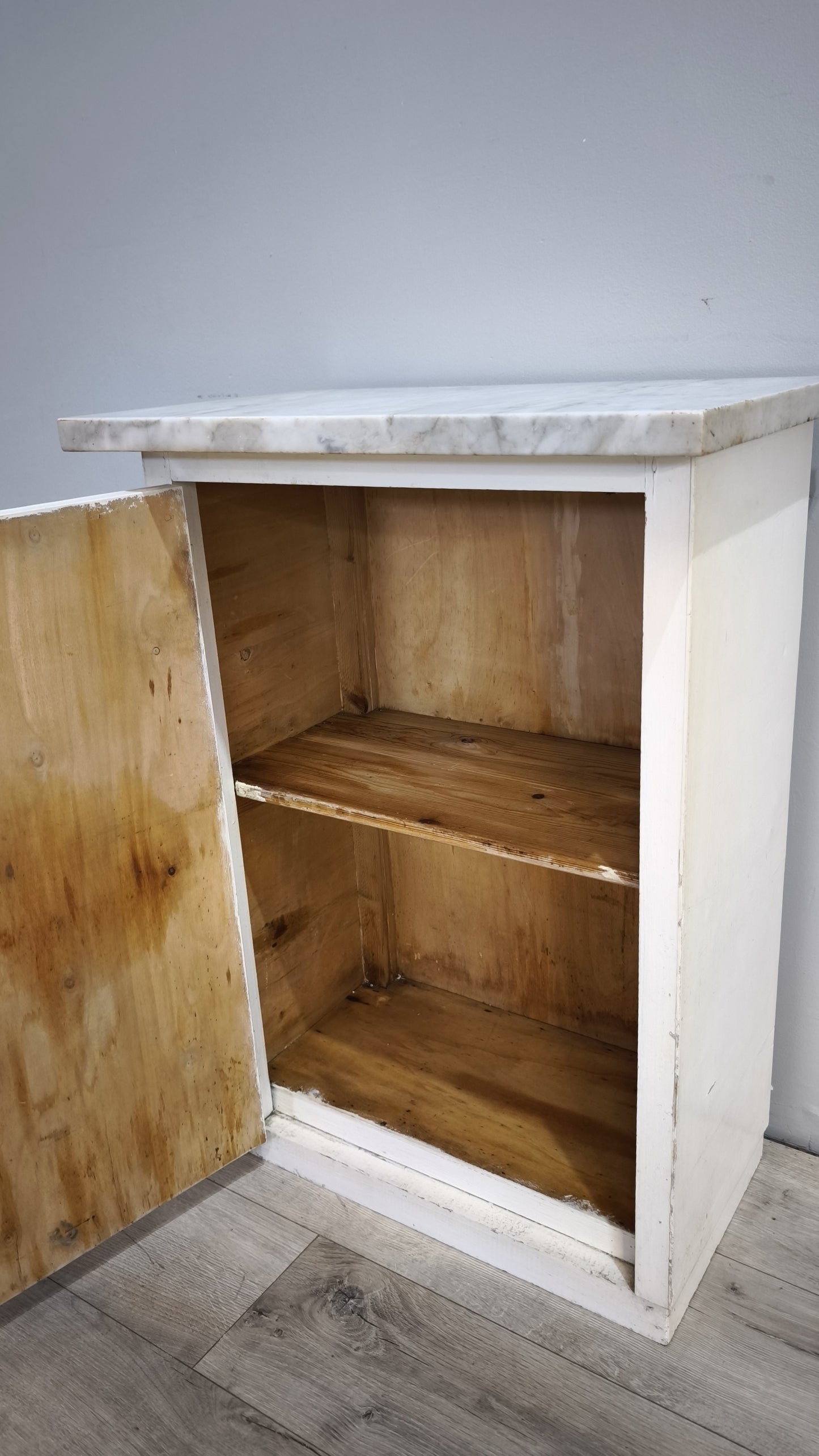 237 Mobiletto anni '50 uno sportello dipinto bianco con piano in marmo