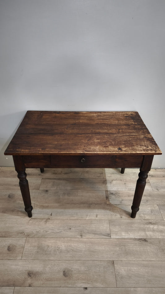 92486 Tavolo rustico in legno con cassetto frontale
