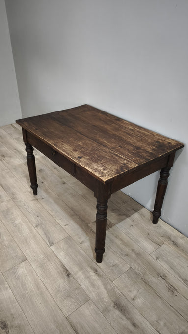 92486 Tavolo rustico in legno con cassetto frontale
