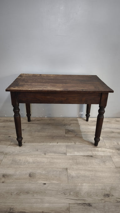 92486 Tavolo rustico in legno con cassetto frontale