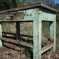 Bancone industriale vintage in legno con piano rivestito in ferro