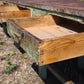 Bancone industriale vintage in legno con piano rivestito in ferro