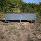 Bancone industriale vintage in legno con piano rivestito in ferro con 12 cassetti