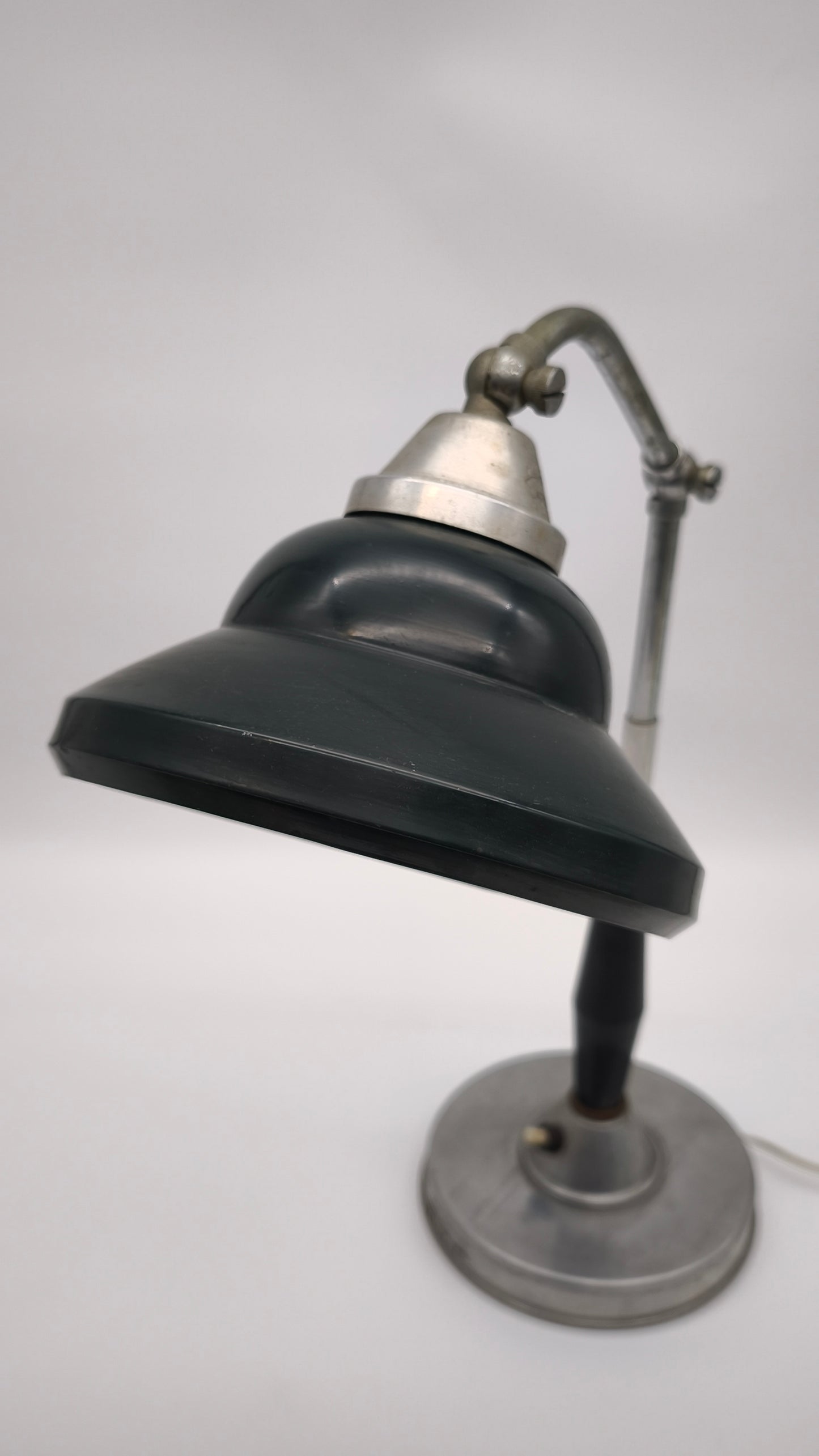 32 Lampada ministeriale da tavolo Lariolux, anni '30