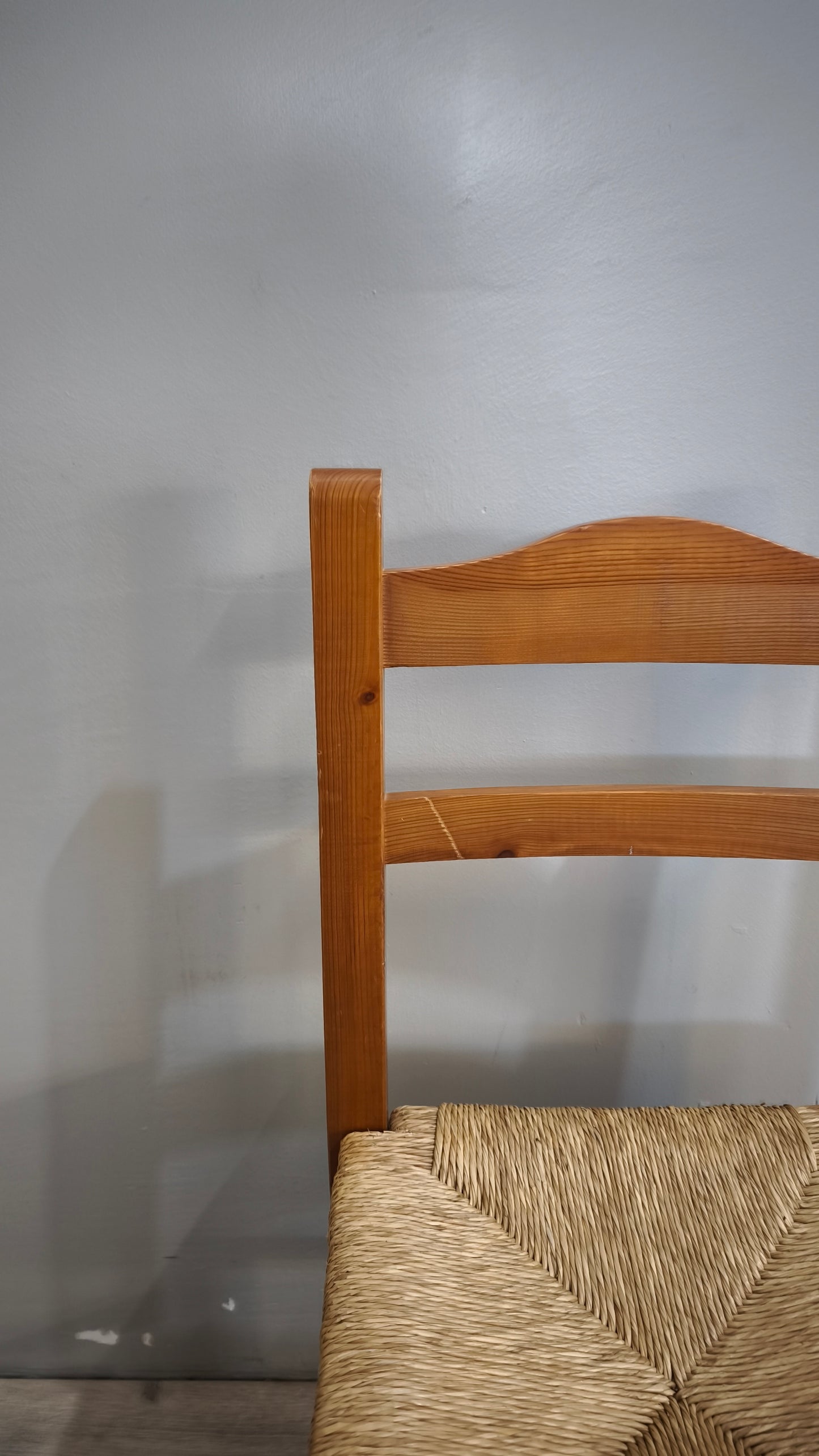 92555 Sedia con struttura in legno e seduta in paglia