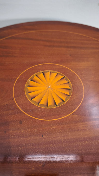 92556 Tavolino rotondo in legno con vassoio