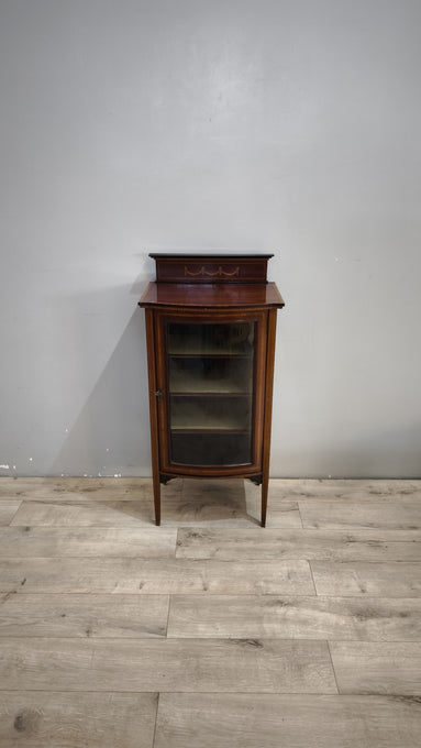 92557 Vetrinetta in legno con sportello bombato