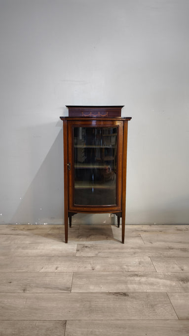 92557 Vetrinetta in legno con sportello bombato