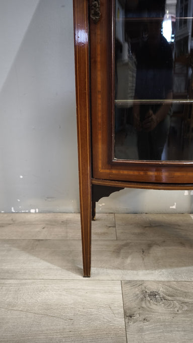 92557 Vetrinetta in legno con sportello bombato