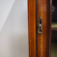 92557 Vetrinetta in legno con sportello bombato