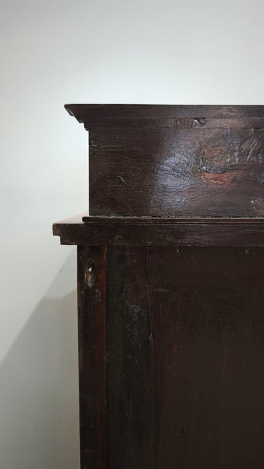 92557 Vetrinetta in legno con sportello bombato
