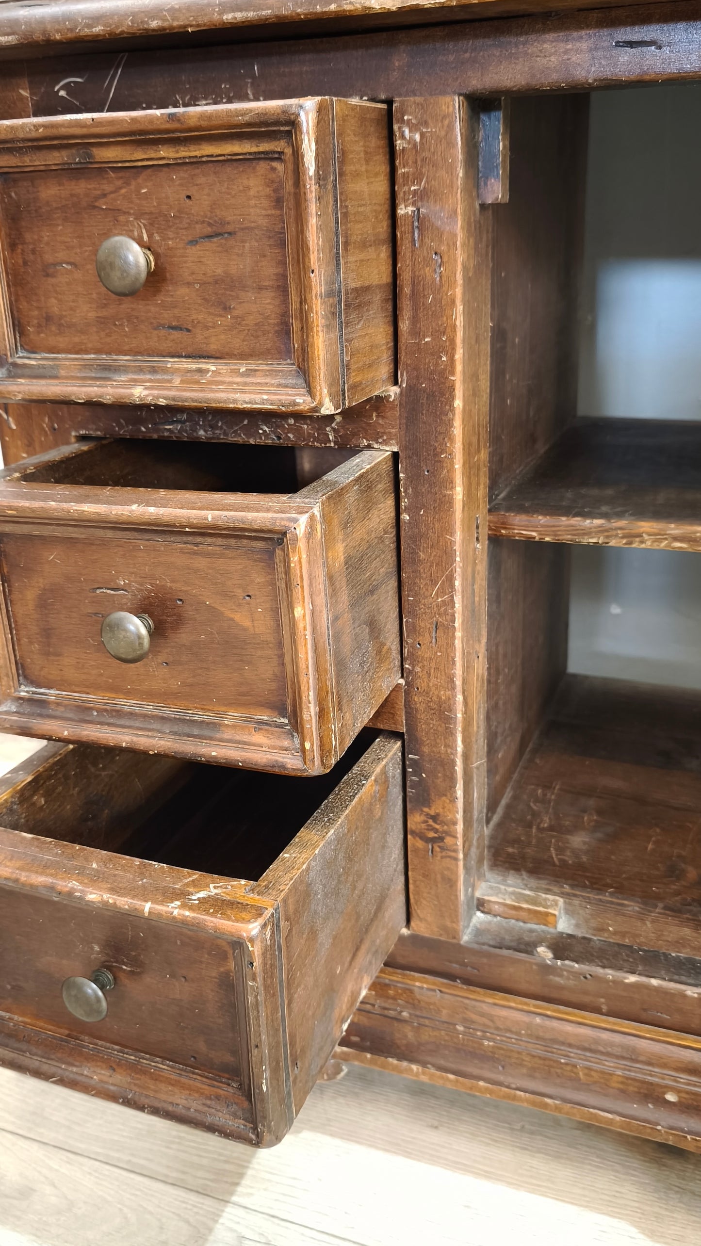 92579 Vetrina in legno arte povera