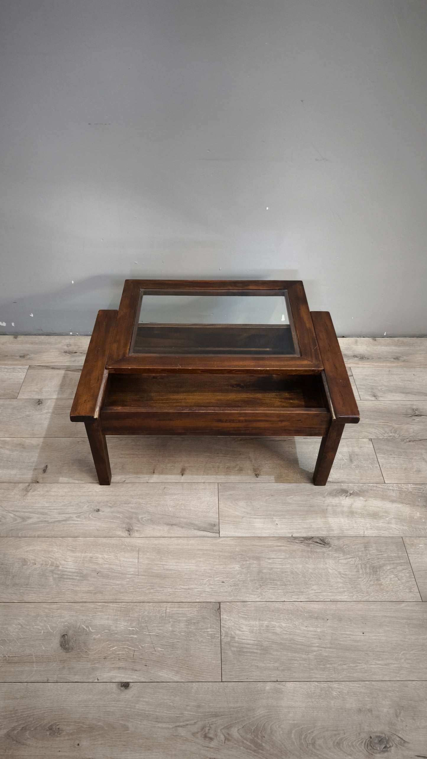 92575 Tavolino da salotto con teca a scorrimento