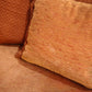 92568 Divano due posti con cuscini color arancio