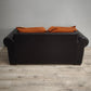 92568 Divano due posti con cuscini color arancio