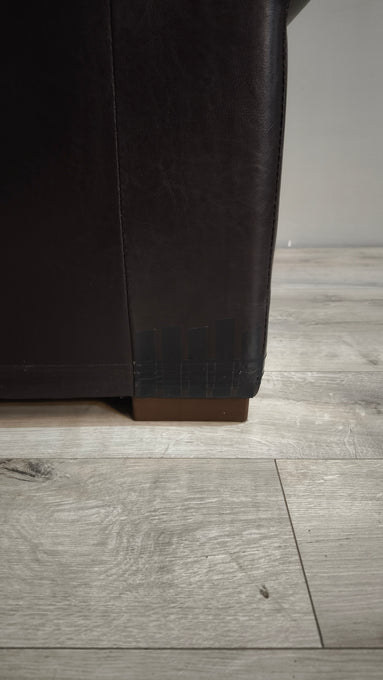 92568 Divano due posti con cuscini color arancio