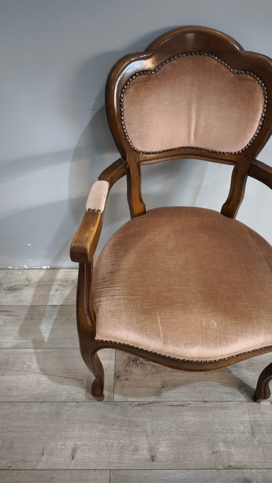92587 Poltroncina in legno e tessuto rosa con braccioli