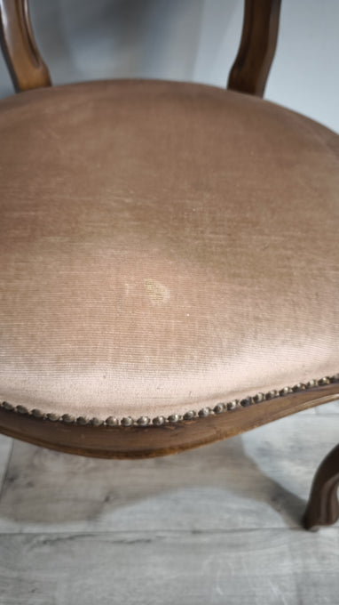 92587 Poltroncina in legno e tessuto rosa con braccioli
