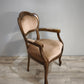 92587 Poltroncina in legno e tessuto rosa con braccioli