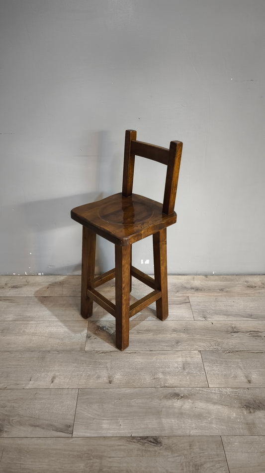 92571 Sgabello in legno massello con schienale in stile arte povera