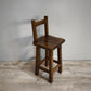 92571 Sgabello in legno massello con schienale in stile arte povera