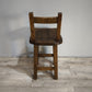 92571 Sgabello in legno massello con schienale in stile arte povera