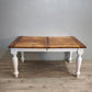 92593 Tavolo allungabile con base bianca e piano in legno