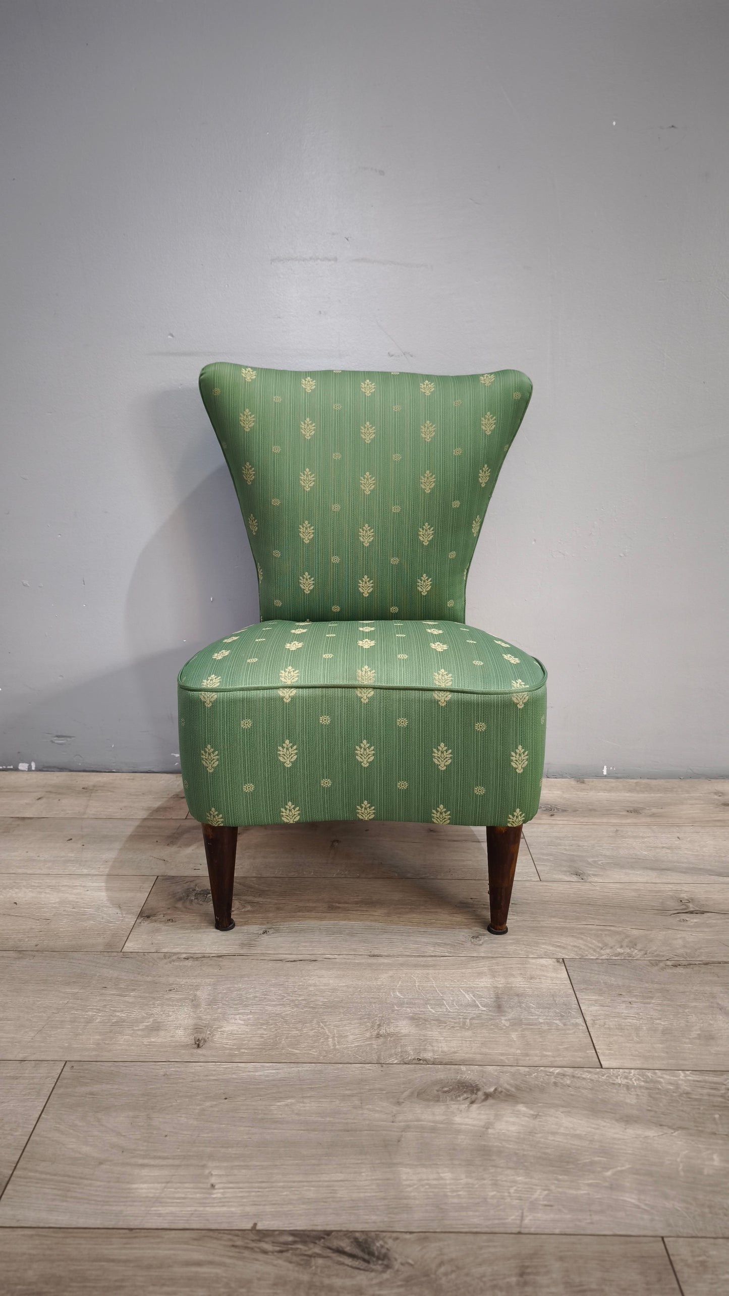 92588 Poltroncina imbottita e rivestita in tessuto verde