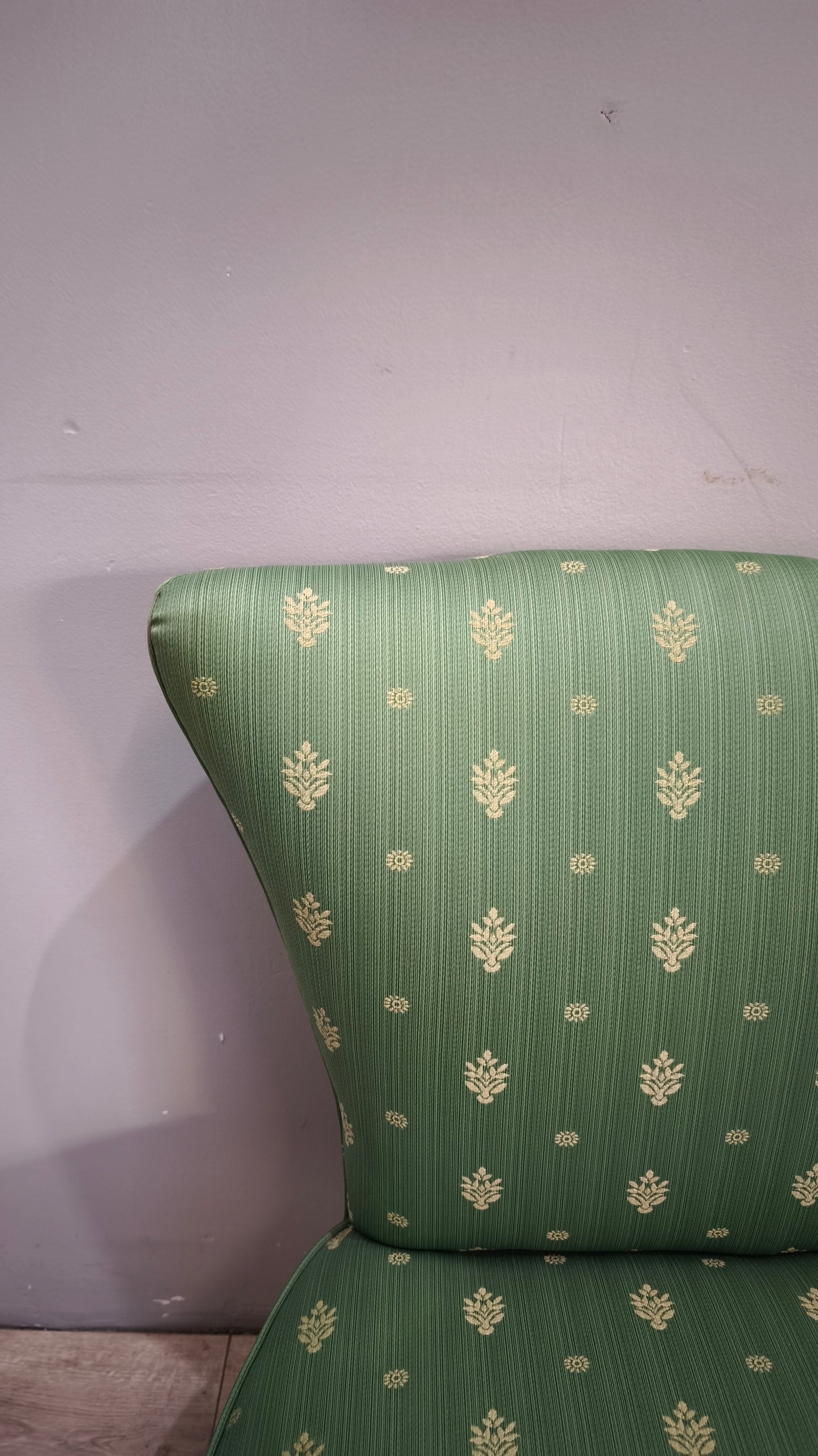 92588 Poltroncina imbottita e rivestita in tessuto verde