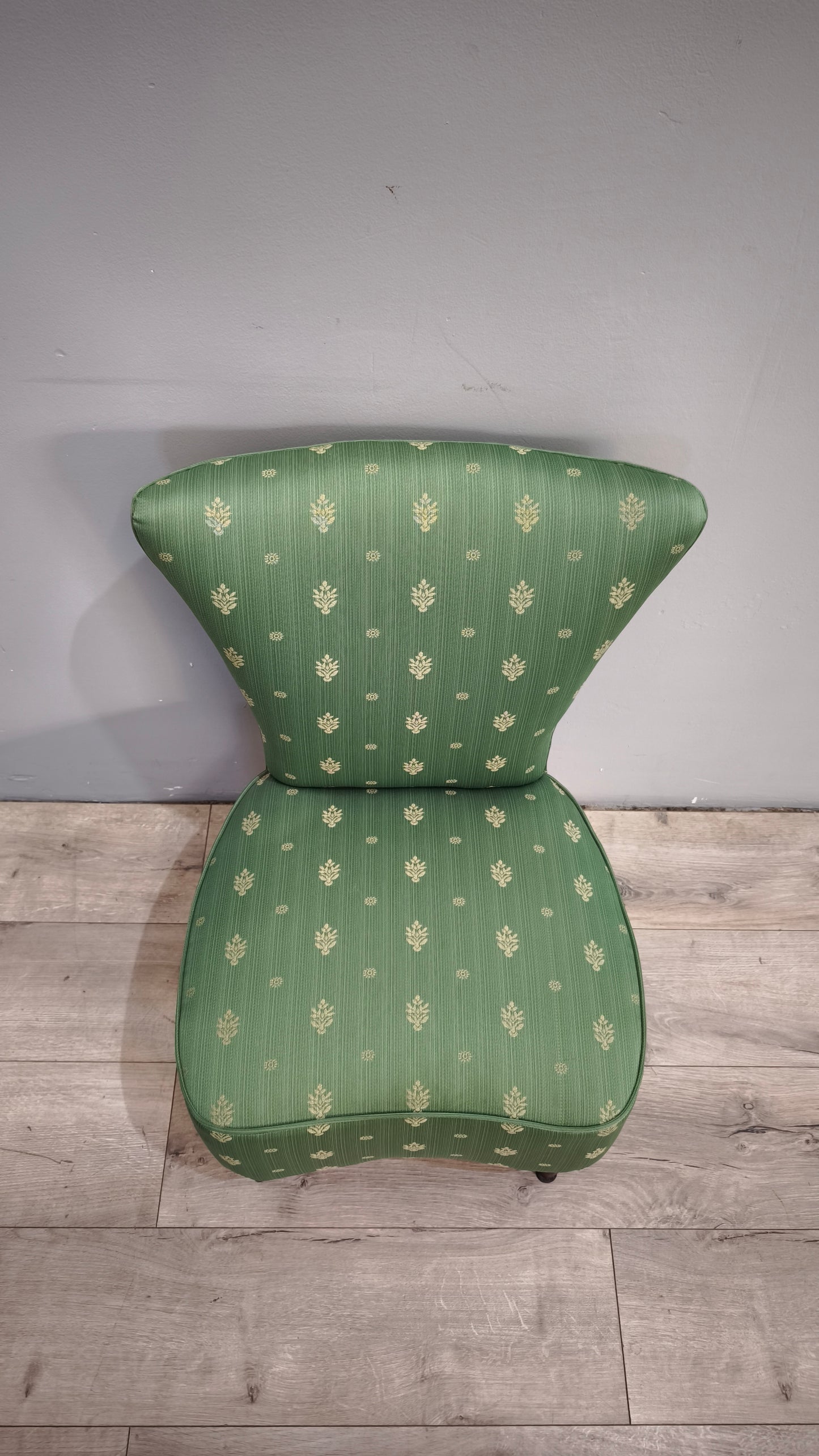 92588 Poltroncina imbottita e rivestita in tessuto verde