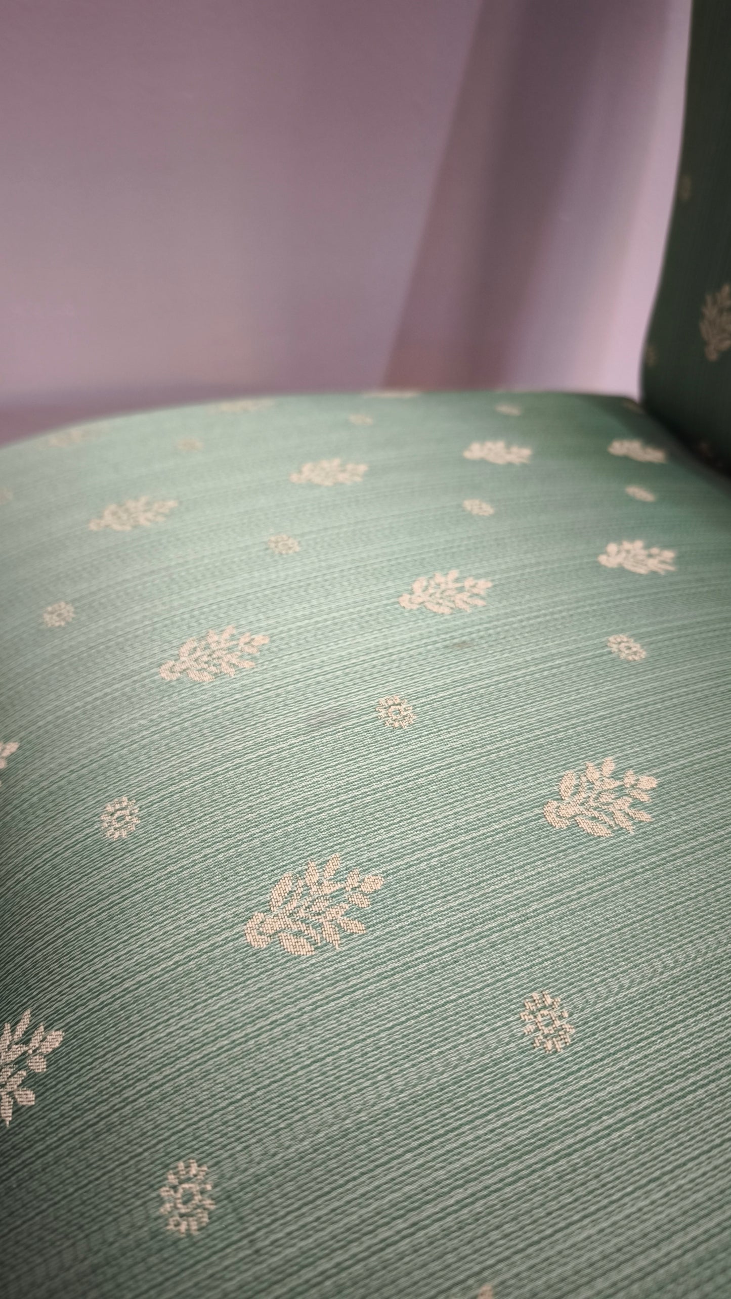 92588 Poltroncina imbottita e rivestita in tessuto verde